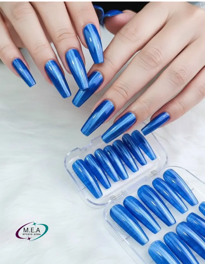 Magnétisme Bleu – Press-on nails faits main