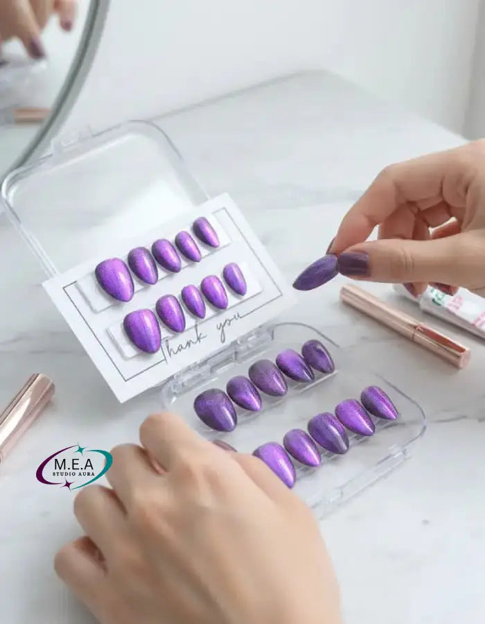 Mystère Violet – Press-on nails Cat Eye élégants