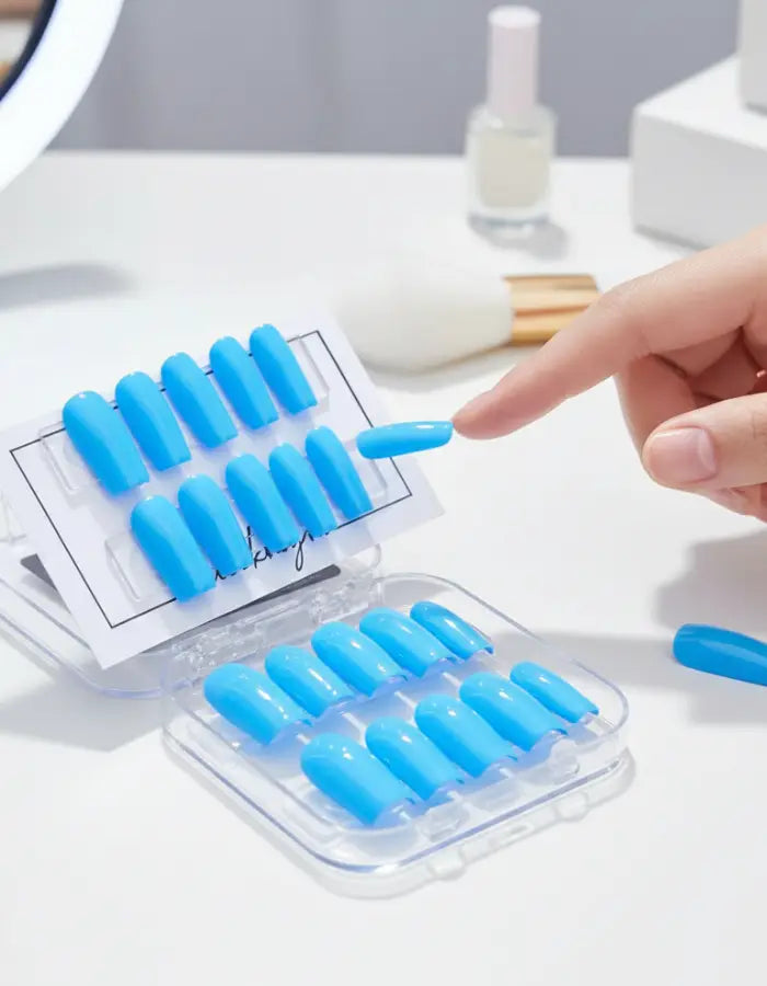 Bleu Aquarius – Press-on nails faits main