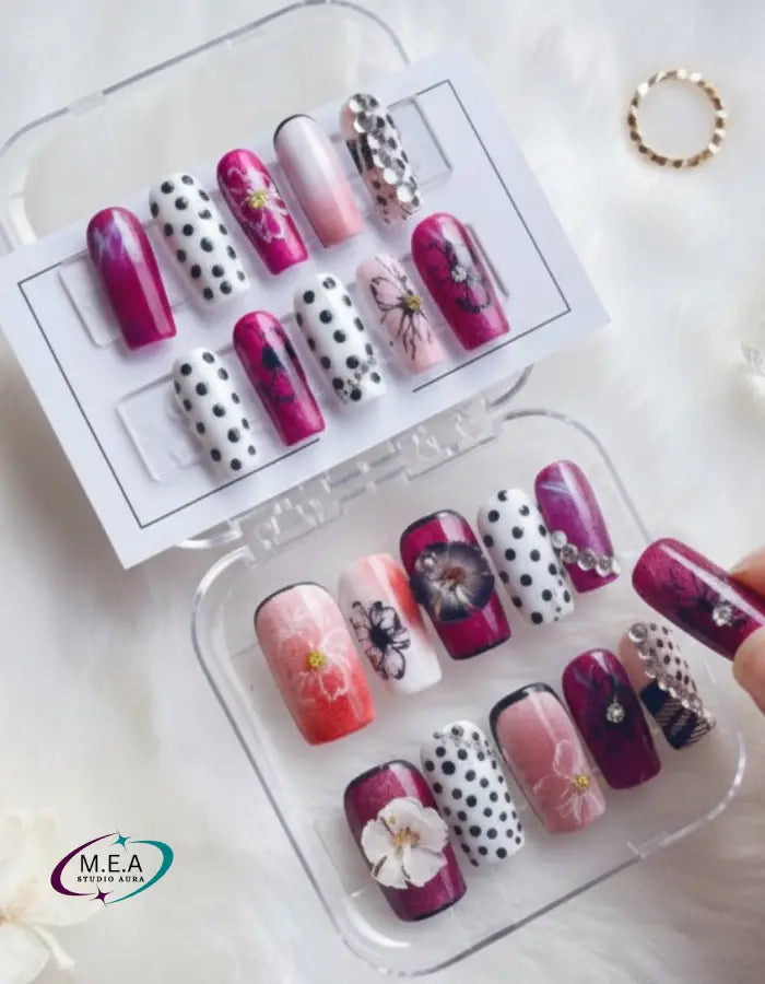 Éclipse Florale – Press-on nails faits main