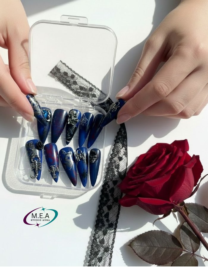 Nuit Abyssale — Press-on Nails Gothiques Bleu Nuit & Noir