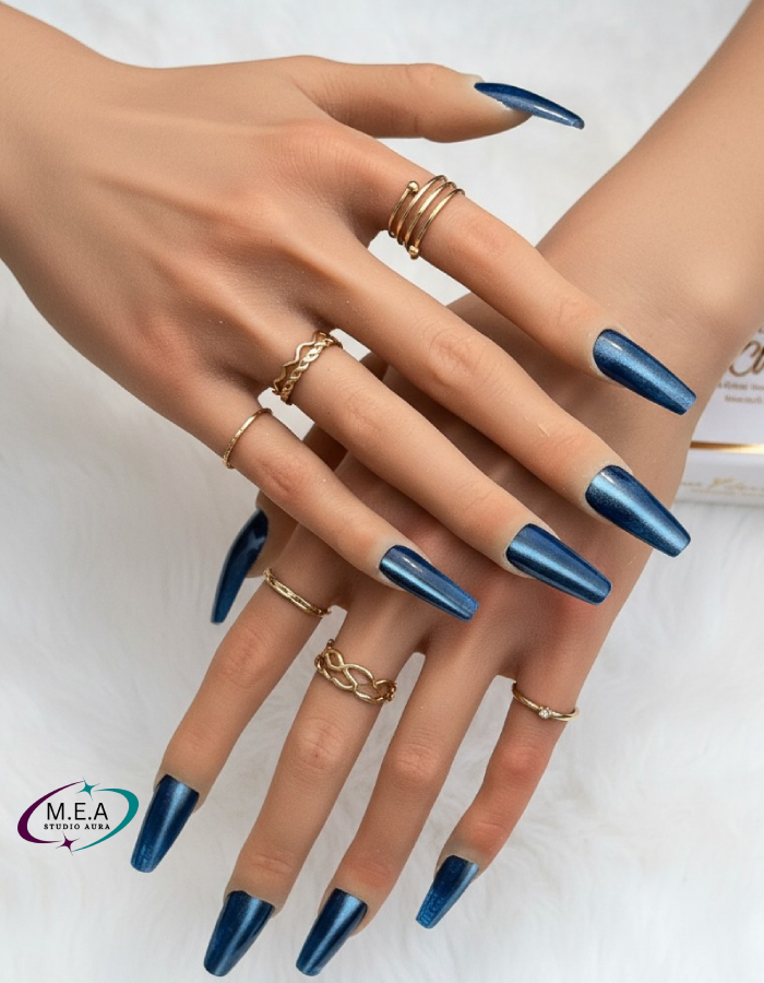 Magnétisme Bleu – Press-on nails faits main