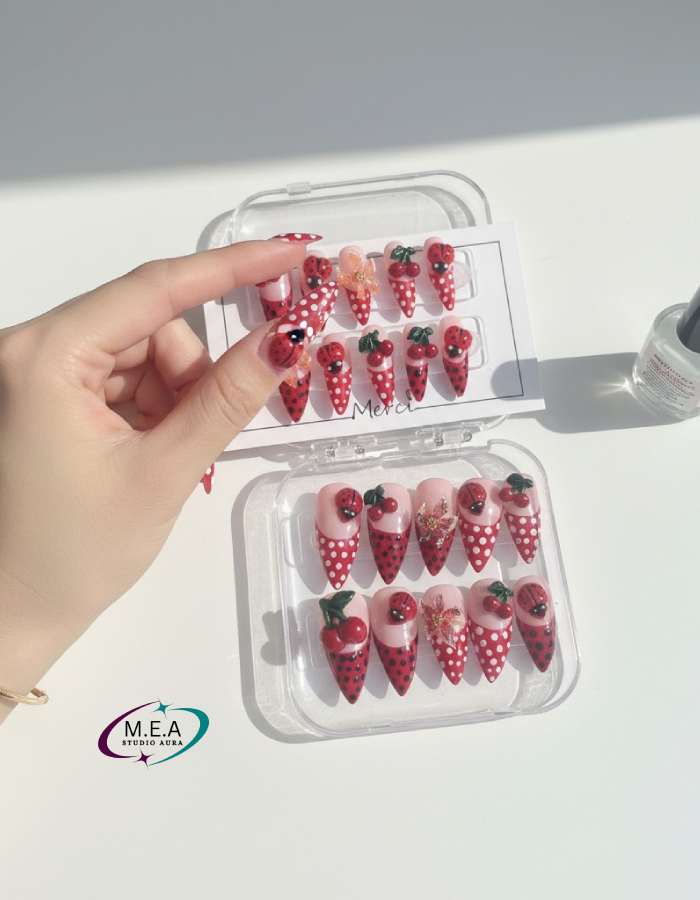Set Press-On Nails – Coccinelle & Cerise