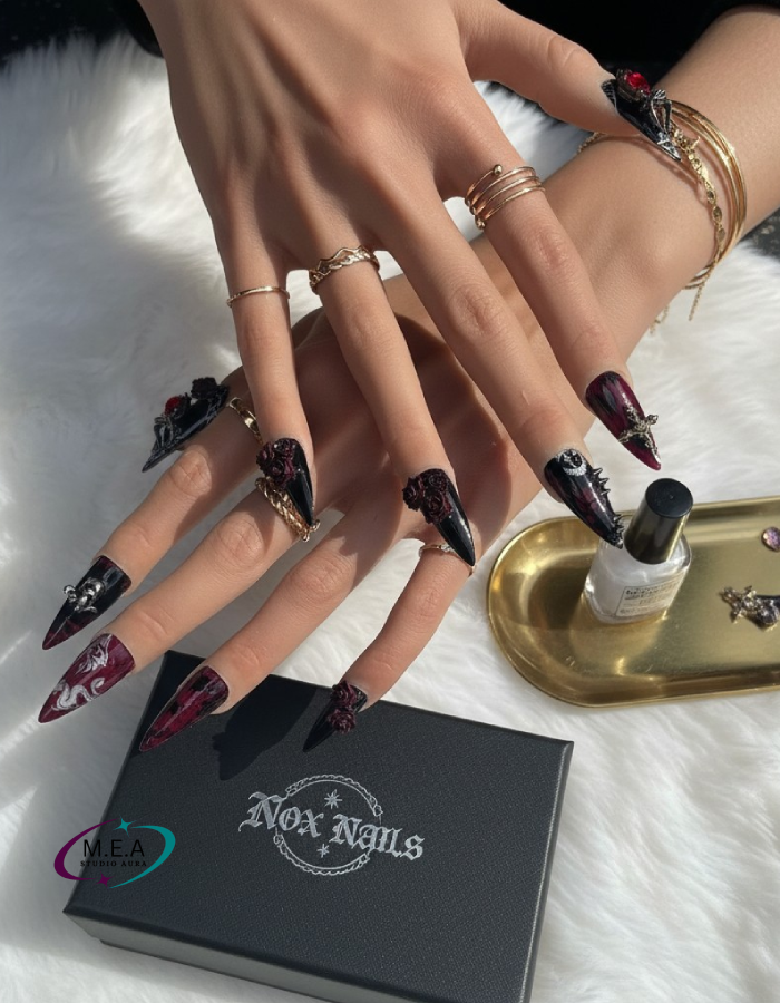 Press on nails Gothique
