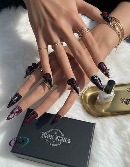 Press on nails Gothique