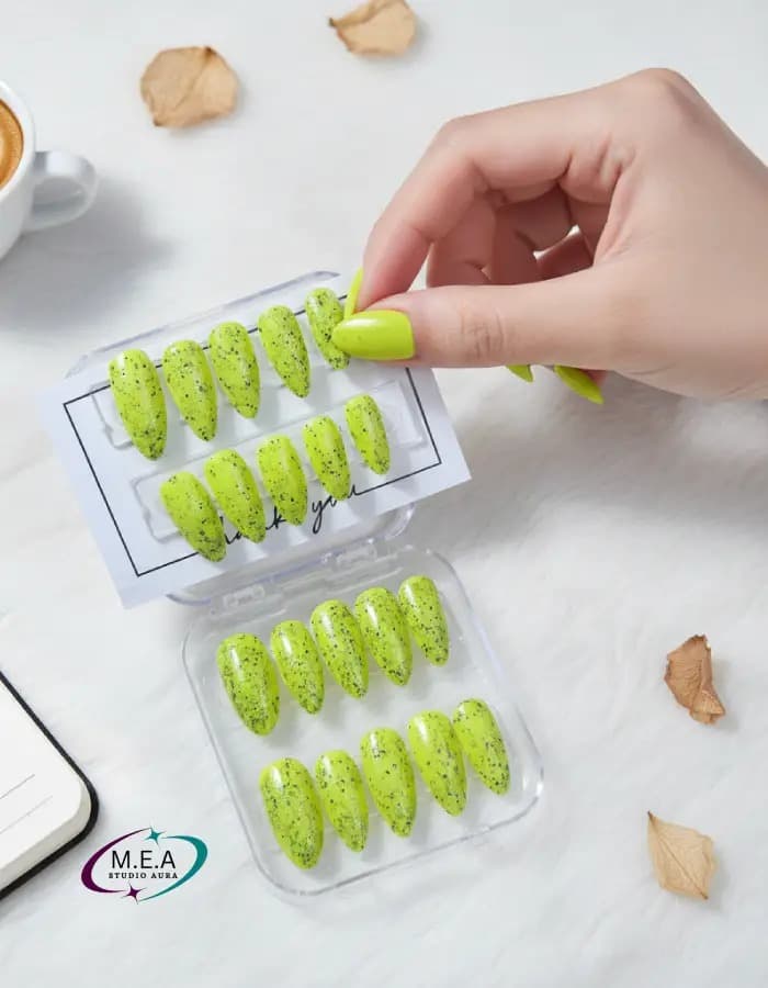 Soleil Éclatant – Press-on nails faits main