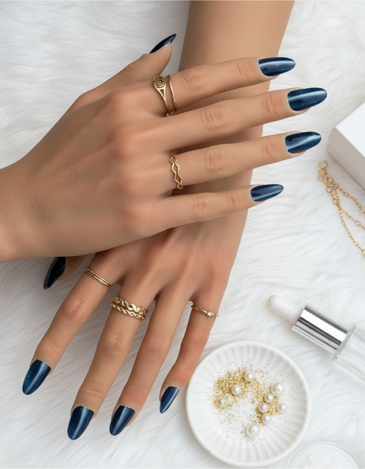 Magnétisme Bleu – Press-on nails faits main