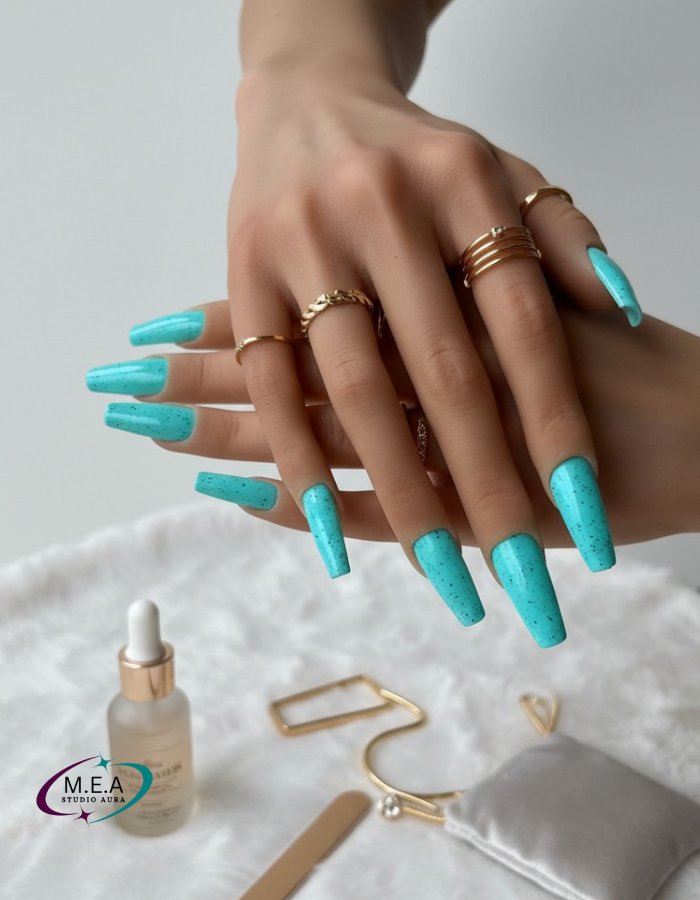 Press-on nails minimalistes points noirs – faux ongles