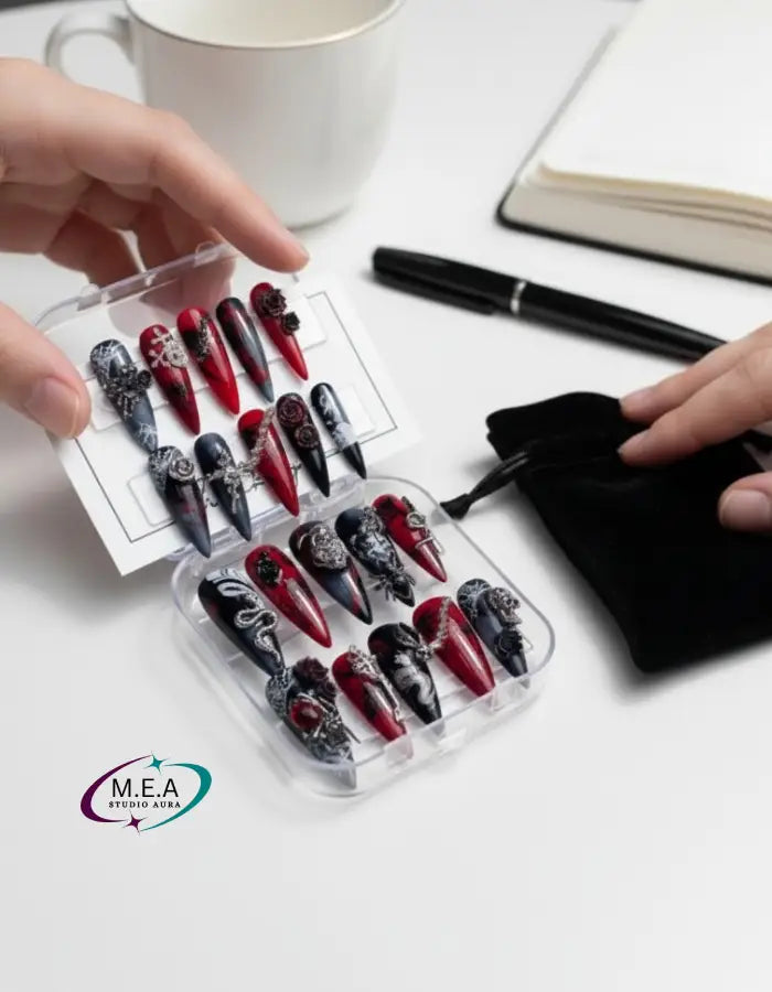 Stiletto Gothique Rouge & Noir – Press-on nails faits main