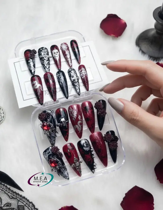 Press on nails Gothique