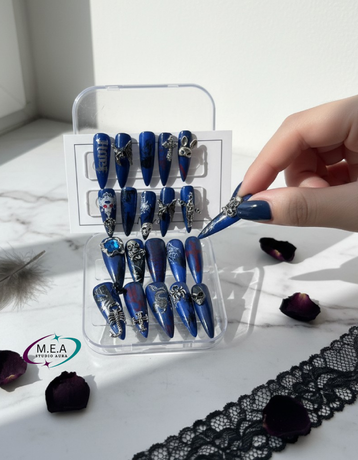 Nuit Abyssale — Press-on Nails Gothiques Bleu Nuit & Noir