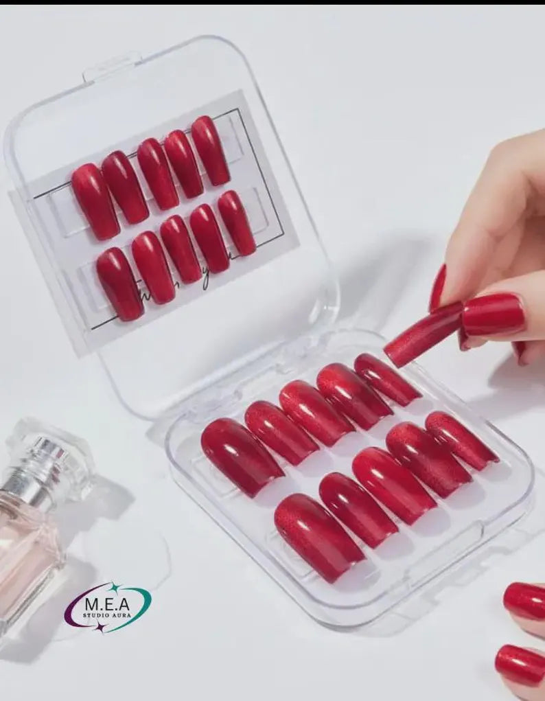 Flamme Rouge – Press-on nails faits main