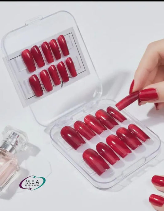 Flamme Rouge – Press-on nails faits main