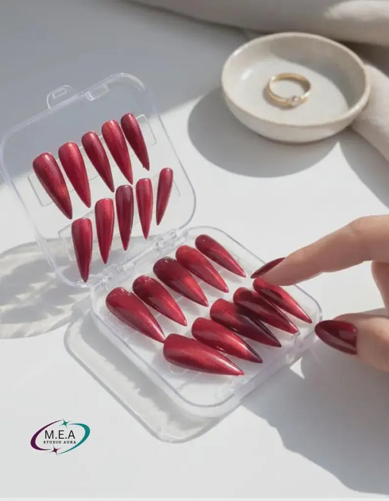 Flamme Rouge – Press-on nails faits main