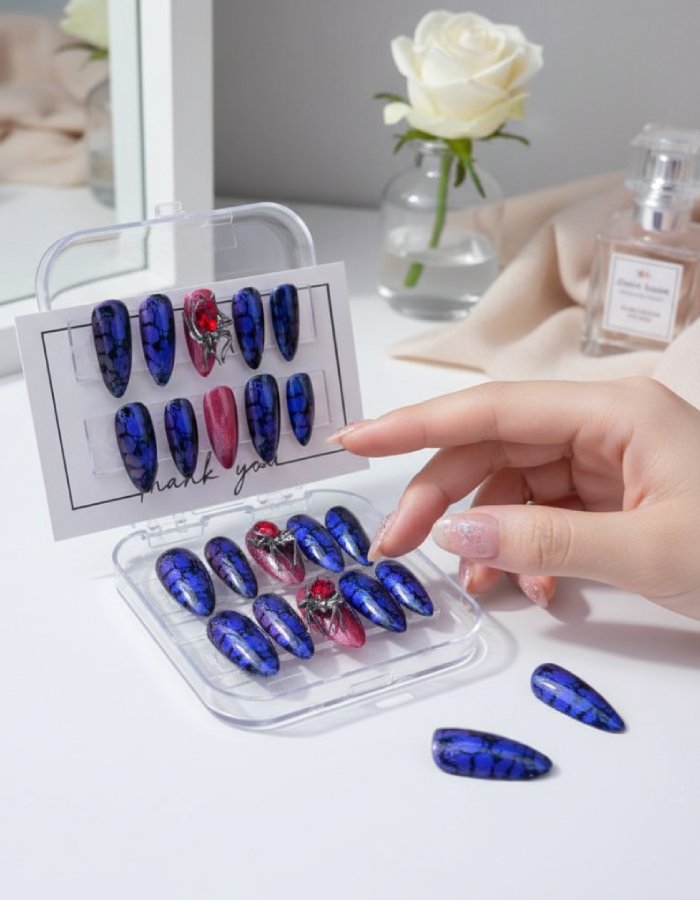 Trinity Arachnéa – Press-on nails faits main