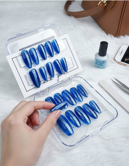 Magnétisme Bleu – Press-on nails faits main