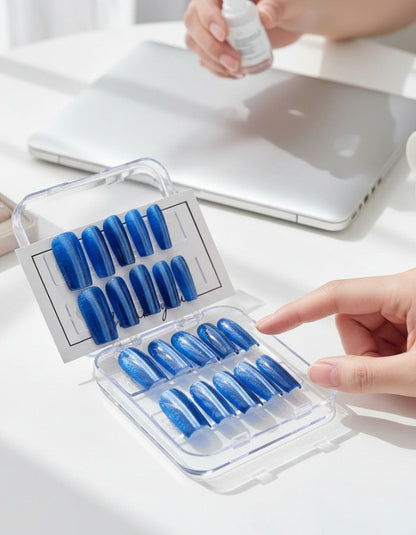 Magnétisme Bleu – Press-on nails faits main