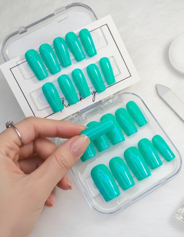 Émeraude Glow – Press-on nails faits main