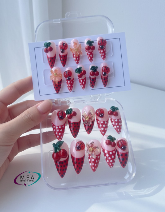 Set Press-On Nails – Coccinelle & Cerise