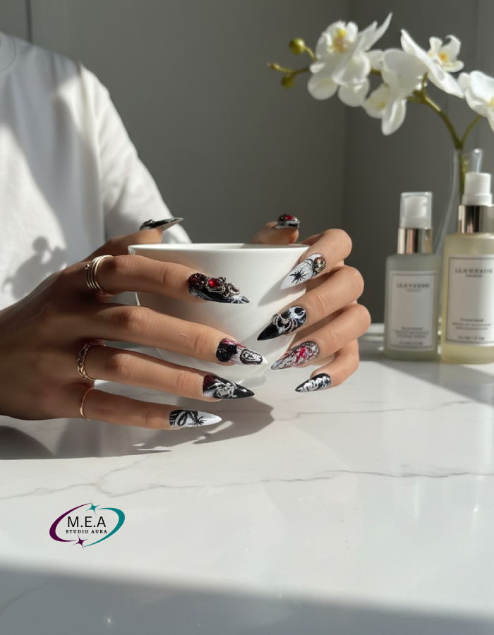 Nocturne Carmin – Press-on nails gothiques noir & blanc