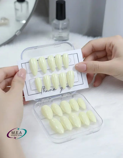 Press-on nails faits main - faux ongles jaune