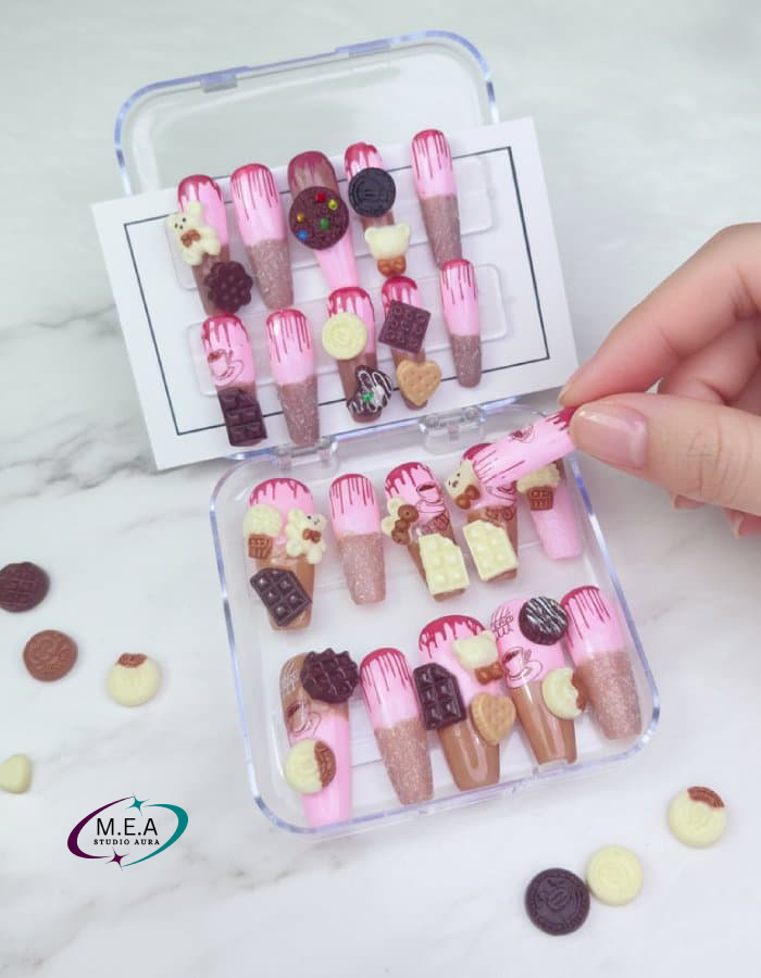 Délices Caféinés – Press-on nails faits main