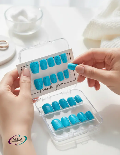 Press-on nails minimalistes points noirs – faux ongles