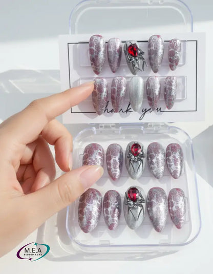 Trinity Arachnéa – Press-on nails faits main