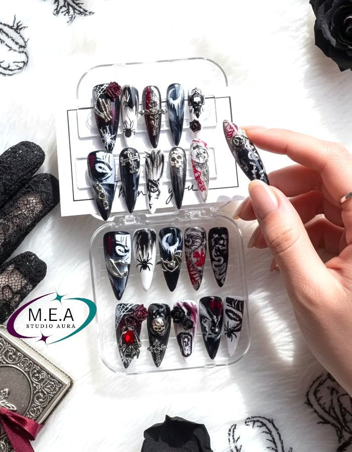 Nocturne Carmin – Press-on nails gothiques noir & blanc